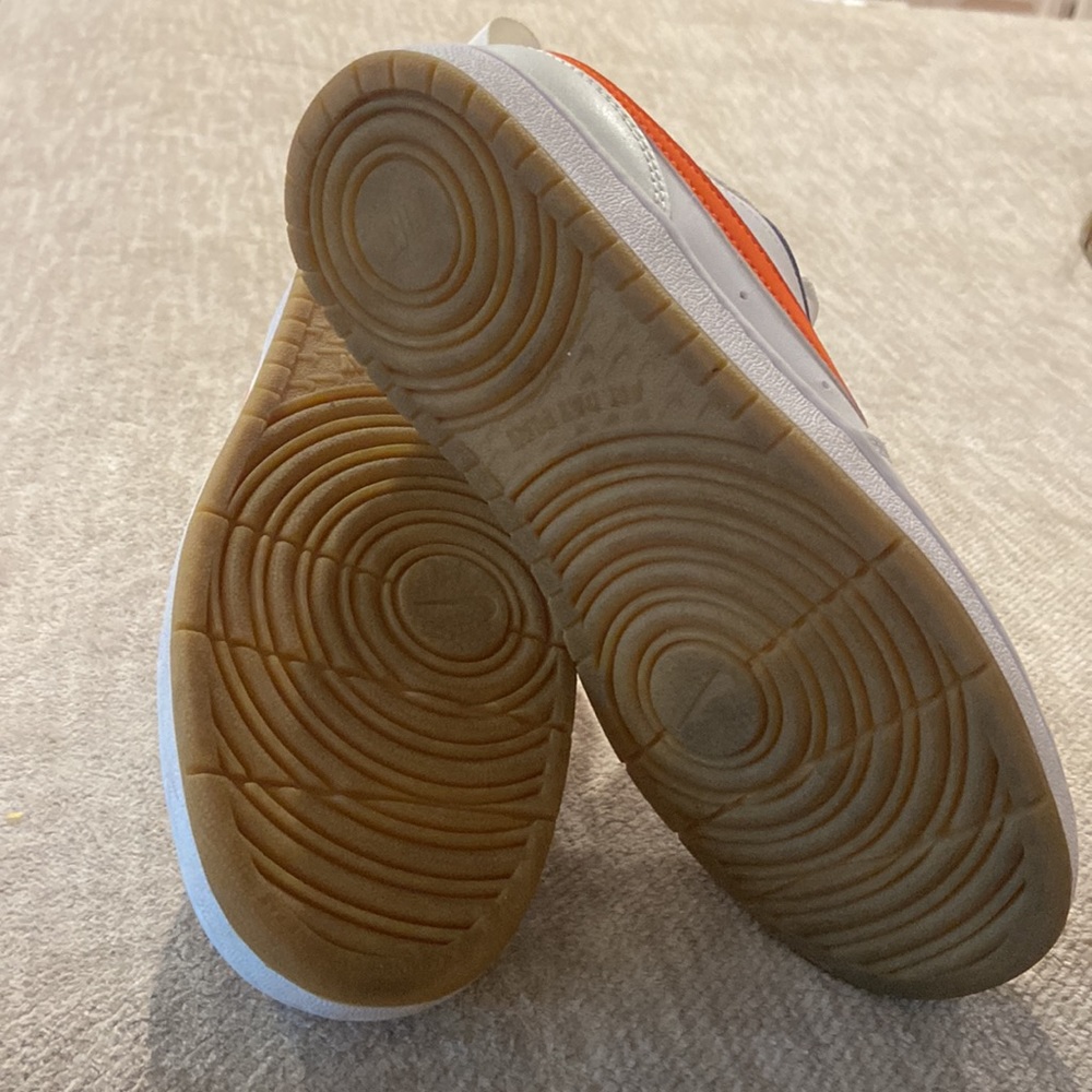 Womens Nikes - image 5